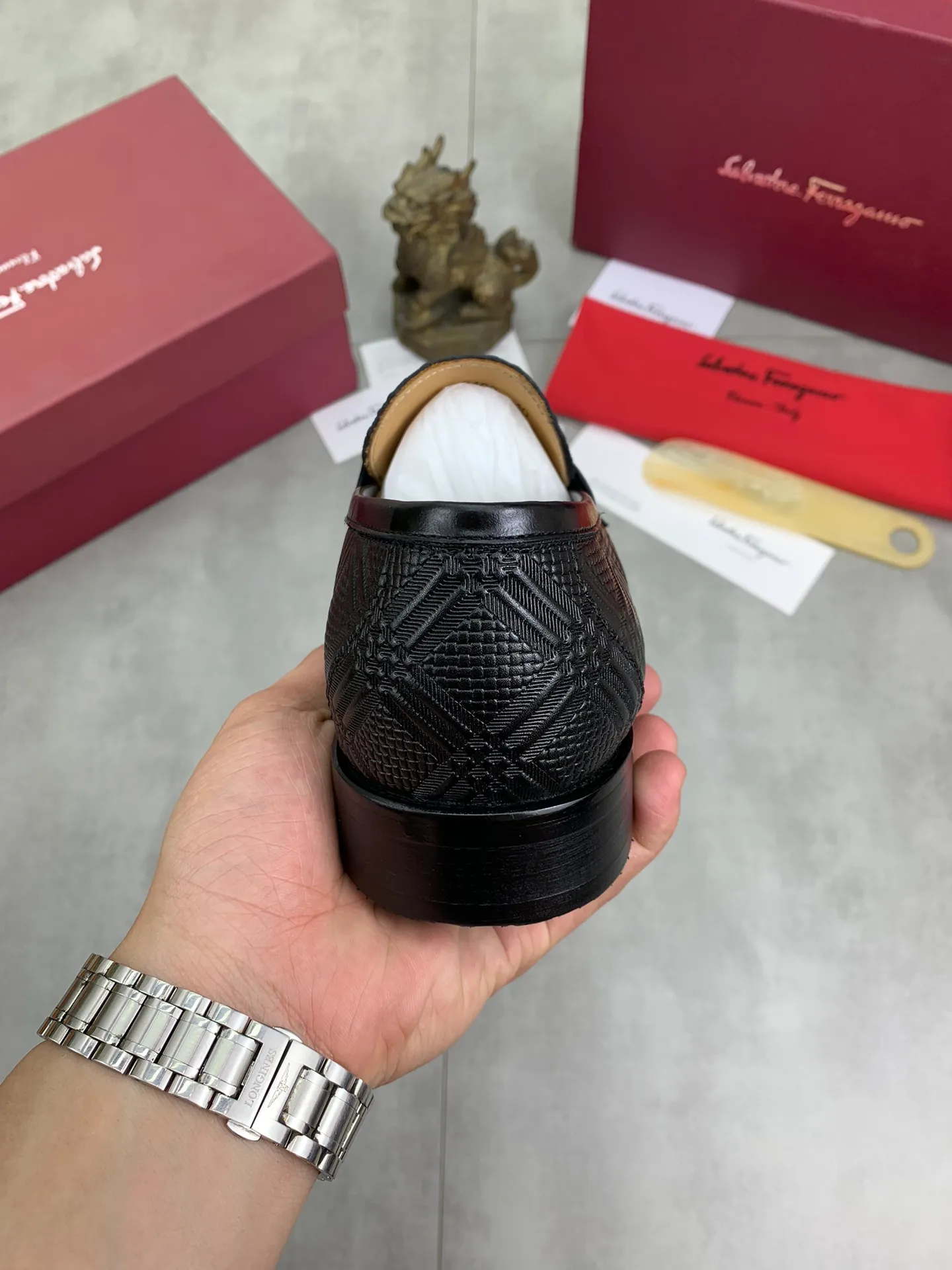 Men's Men's Shoes 💰P460💰[New Style] Water-dyed Niuli 🆘[Salvatore Ferragamo] Ferragamo's latest casual business leather shoes for men! Available at counters simultaneously! The fabric is made of specially imported original open-edge beaded calfskin, and the interior is made of imported water-dyed cowhide. It is absolutely luxurious and leads the fashion trend. Matching code: 38-45 (46 and 47 can be customized); black color optional